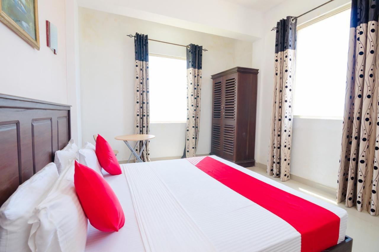 Coral Breeze Colombo Hotel Екстериор снимка