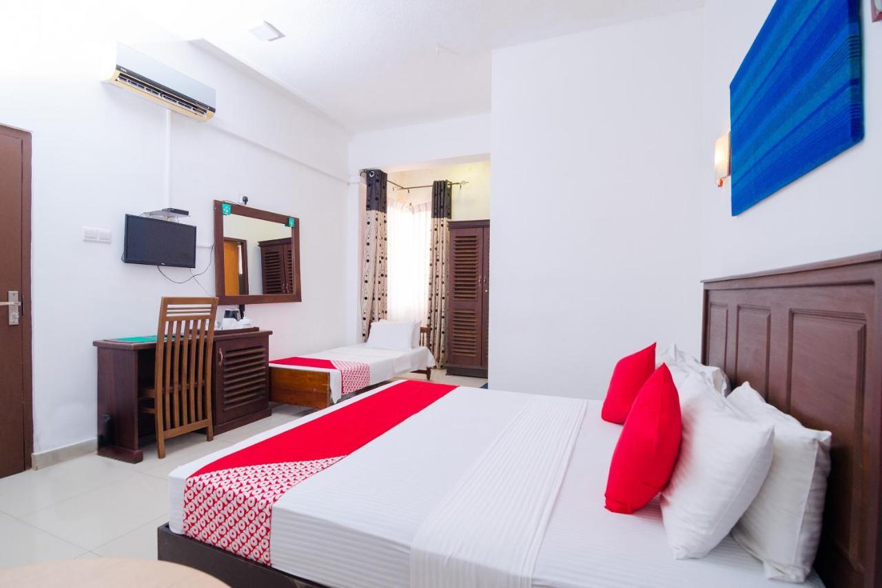 Coral Breeze Colombo Hotel Екстериор снимка