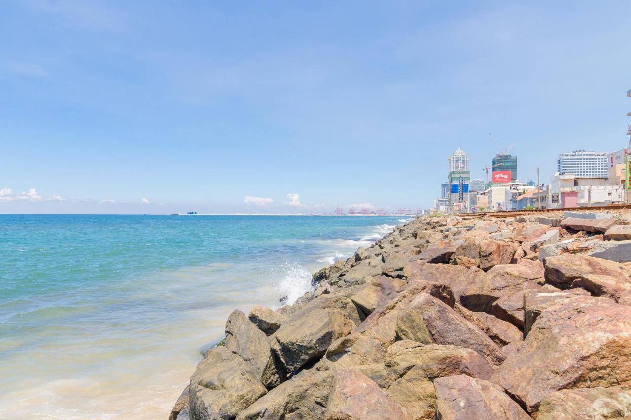Coral Breeze Colombo Hotel Екстериор снимка