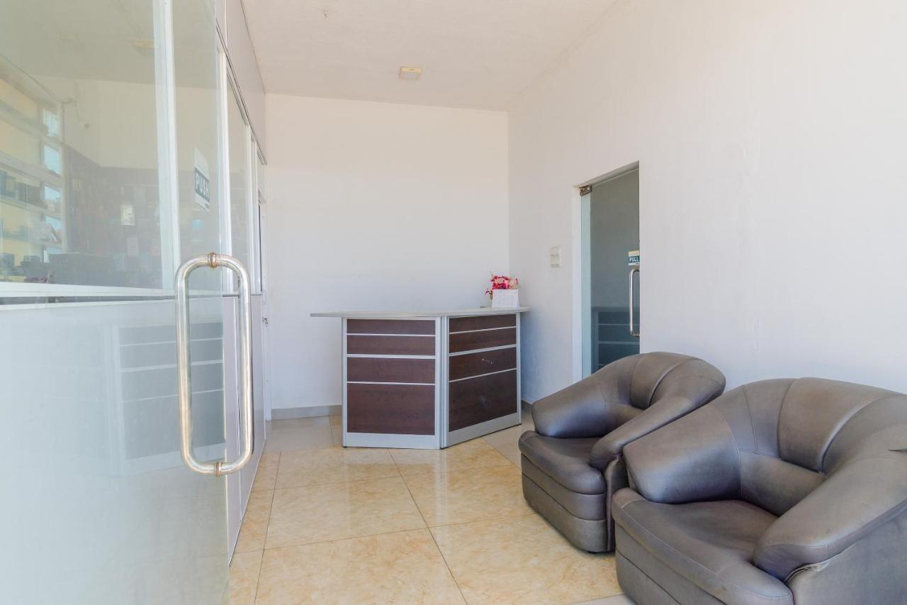 Coral Breeze Colombo Hotel Екстериор снимка