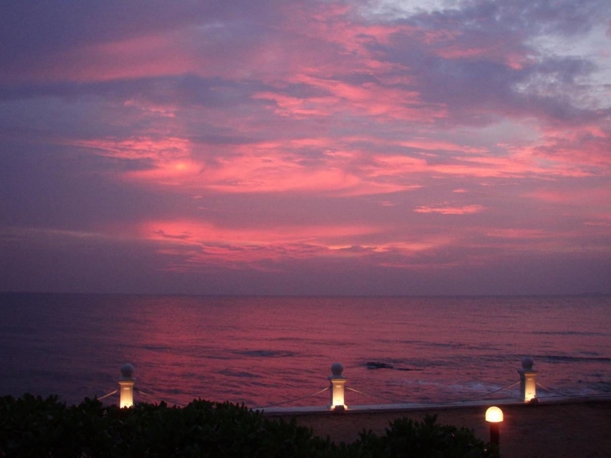 Coral Breeze Colombo Hotel Екстериор снимка